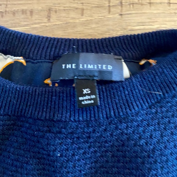 The limited navy/floral sweater - Picture 5 of 7